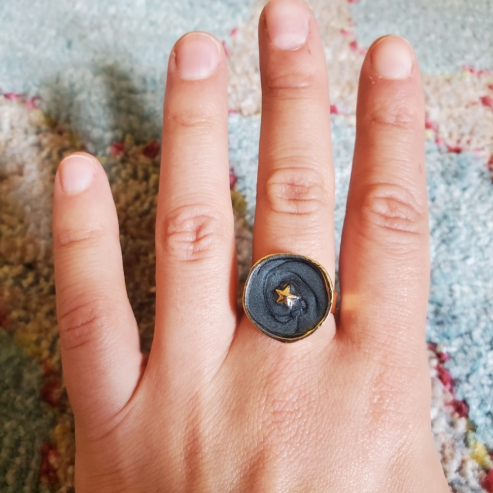 NWOT Gold Dark Grey Star Ring - Picture 7 of 13